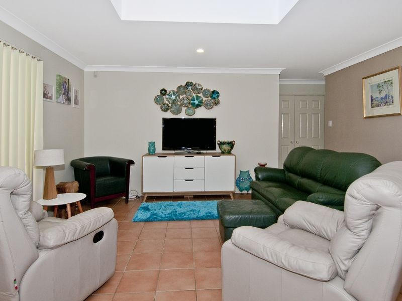 1 Borger Place, Edens Landing QLD 4207