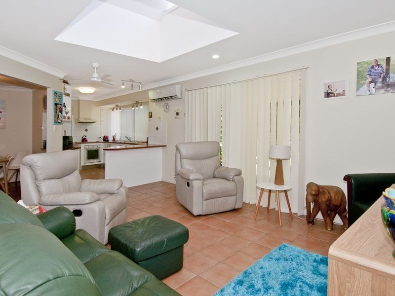 1 Borger Place, Edens Landing QLD 4207