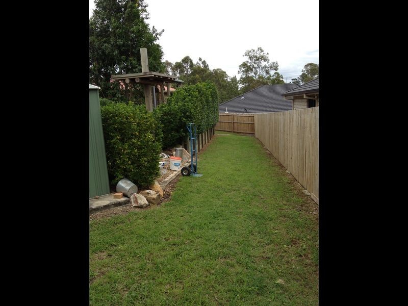 5 Vernon Place, Edens Landing QLD 4207