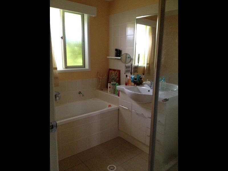 5 Vernon Place, Edens Landing QLD 4207