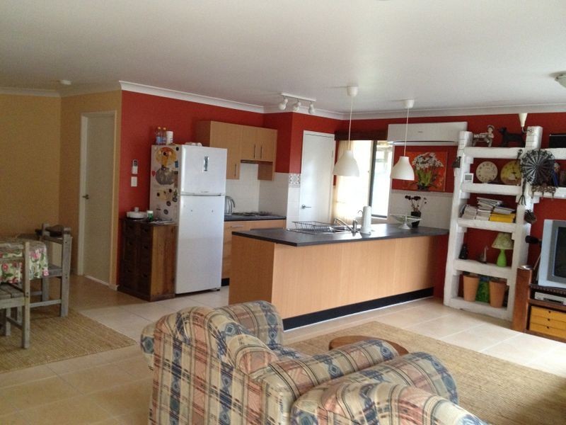 5 Vernon Place, Edens Landing QLD 4207