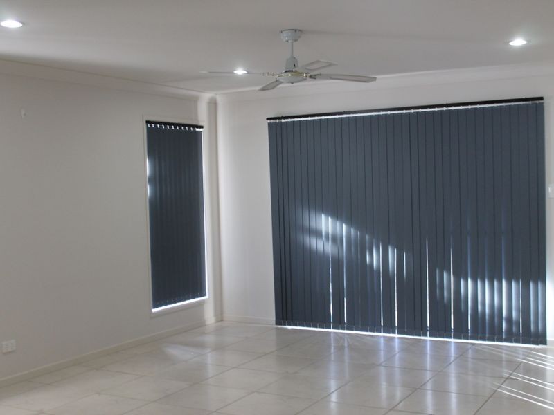 1/2 Stoneleigh Way, Holmview QLD 4207