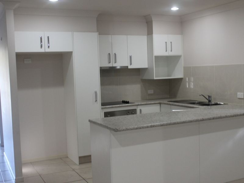 1/2 Stoneleigh Way, Holmview QLD 4207