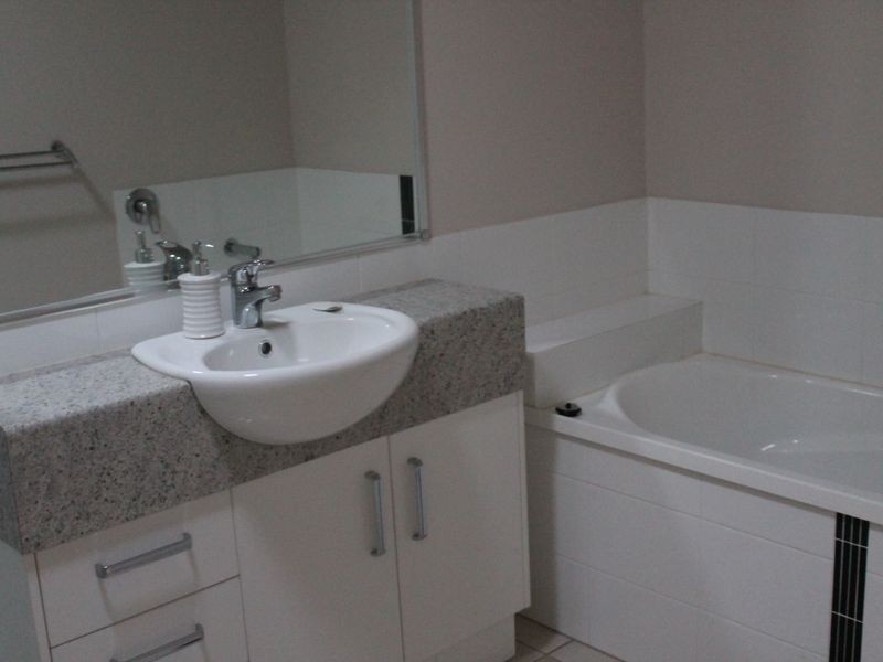1/2 Stoneleigh Way, Holmview QLD 4207