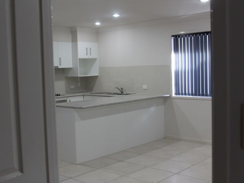 1/2 Stoneleigh Way, Holmview QLD 4207