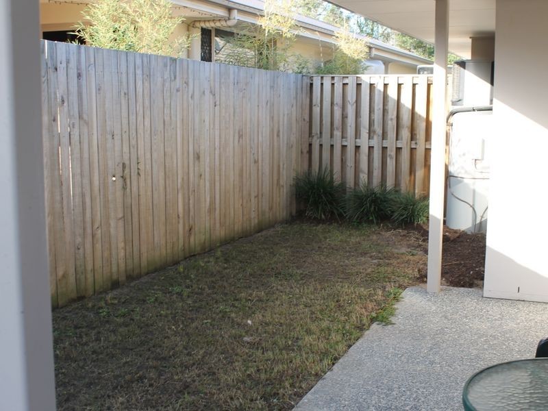 1/2 Stoneleigh Way, Holmview QLD 4207