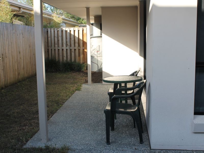 1/2 Stoneleigh Way, Holmview QLD 4207