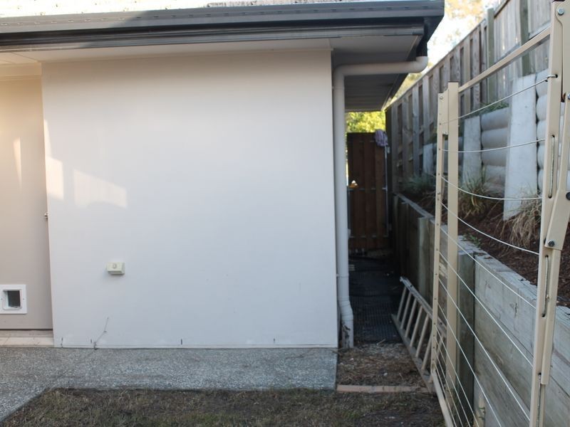 1/2 Stoneleigh Way, Holmview QLD 4207