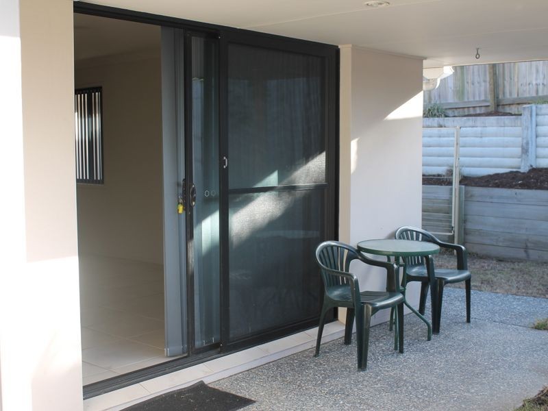 1/2 Stoneleigh Way, Holmview QLD 4207