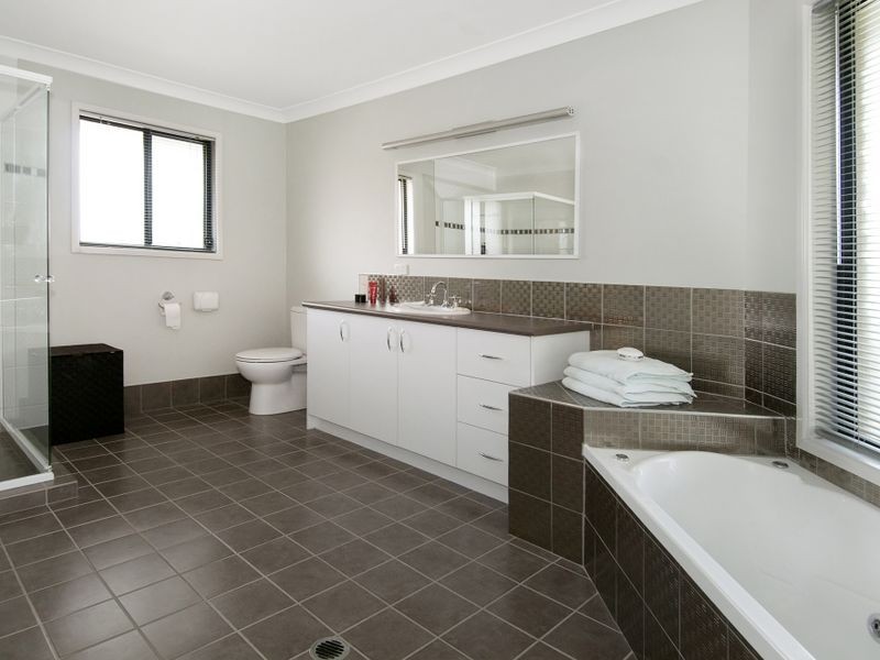 5 River Breeze Court, Windaroo QLD 4207