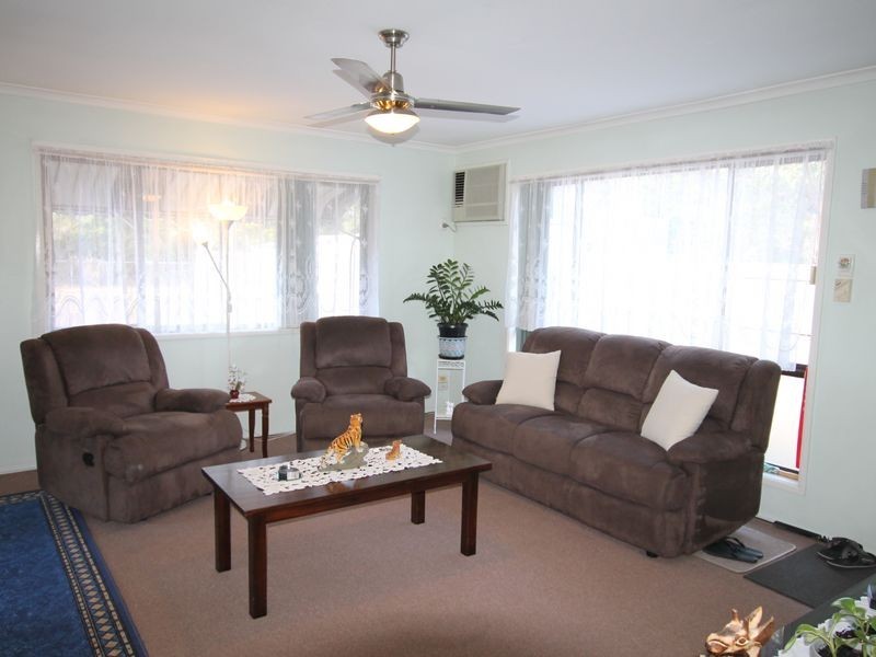 5 Railway Parade, Loganlea QLD 4131