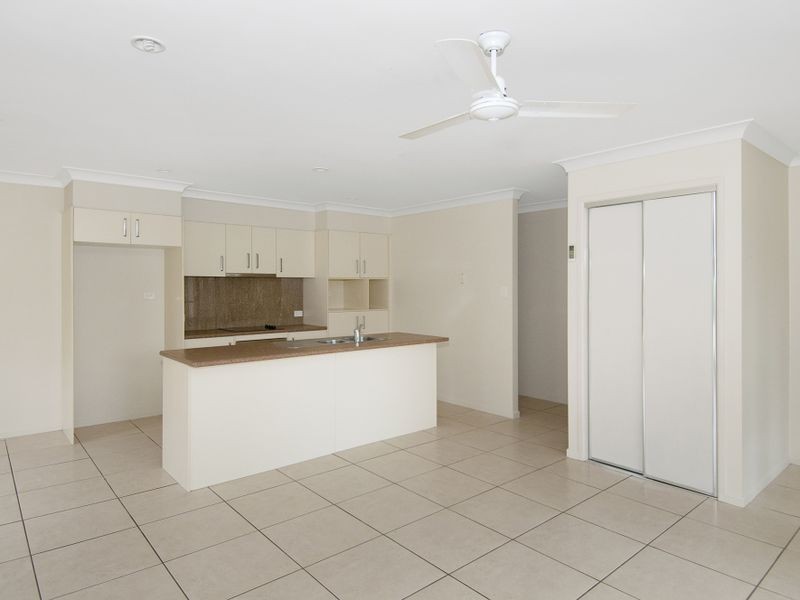 2/2 Stoneleigh Way, Holmview QLD 4207