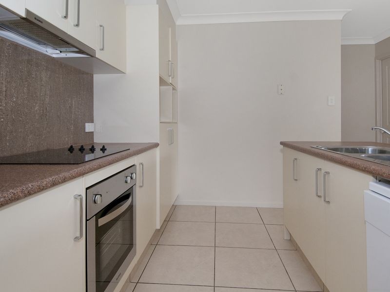 2/2 Stoneleigh Way, Holmview QLD 4207