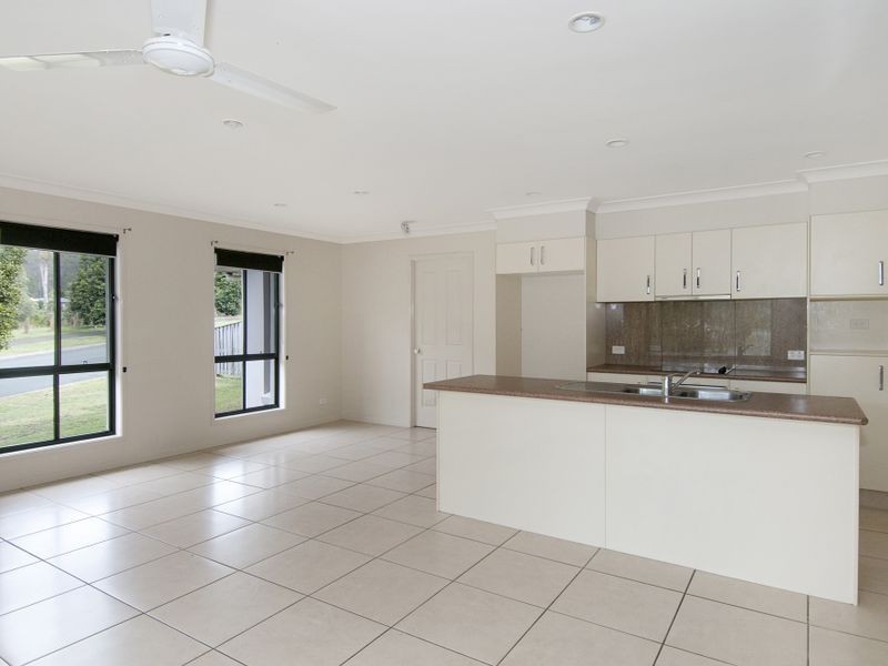 2/2 Stoneleigh Way, Holmview QLD 4207