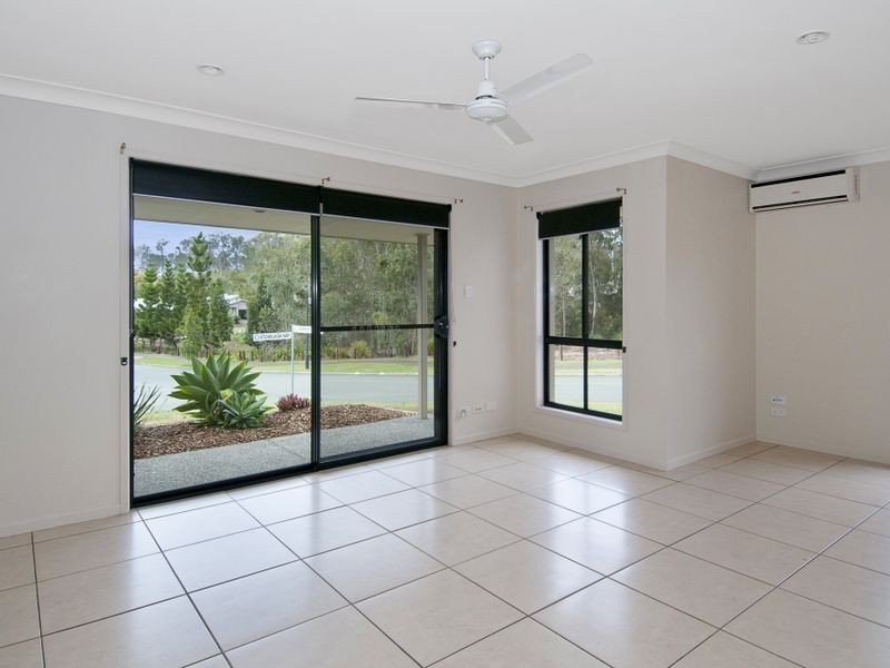2/2 Stoneleigh Way, Holmview QLD 4207