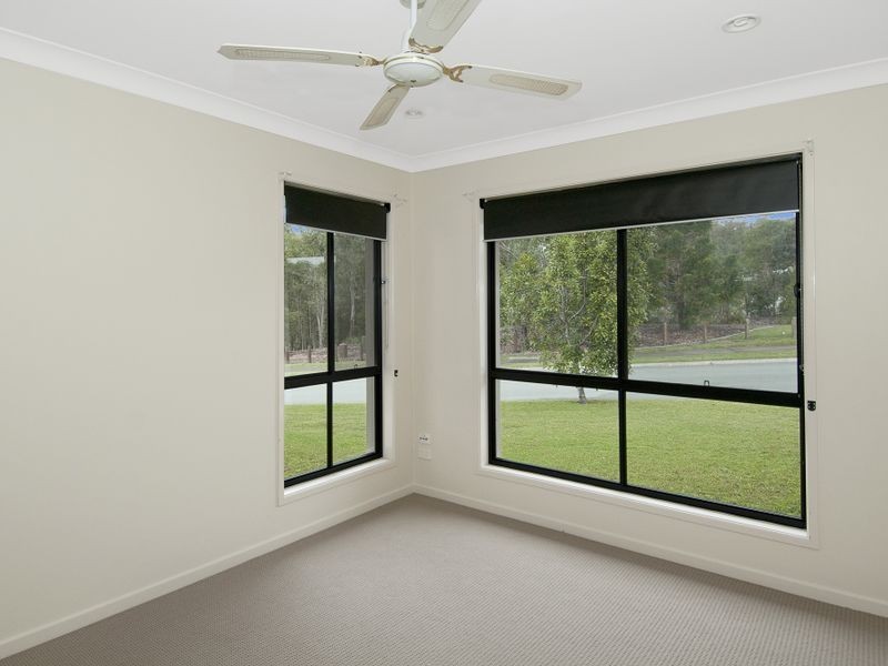 2/2 Stoneleigh Way, Holmview QLD 4207