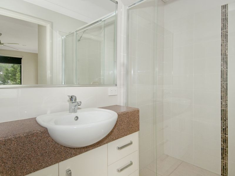 2/2 Stoneleigh Way, Holmview QLD 4207
