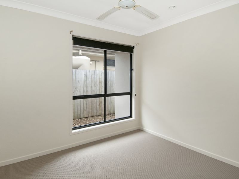 2/2 Stoneleigh Way, Holmview QLD 4207