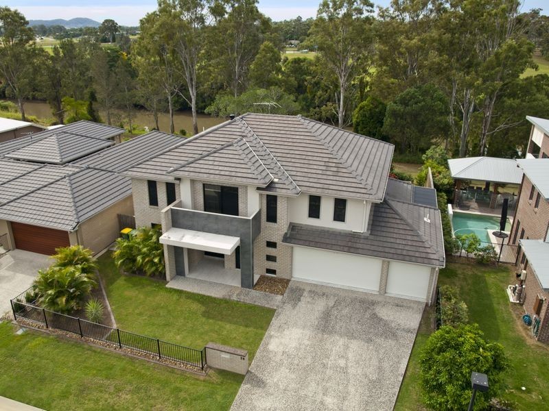 26 Pebble Beach Drive, Windaroo QLD 4207