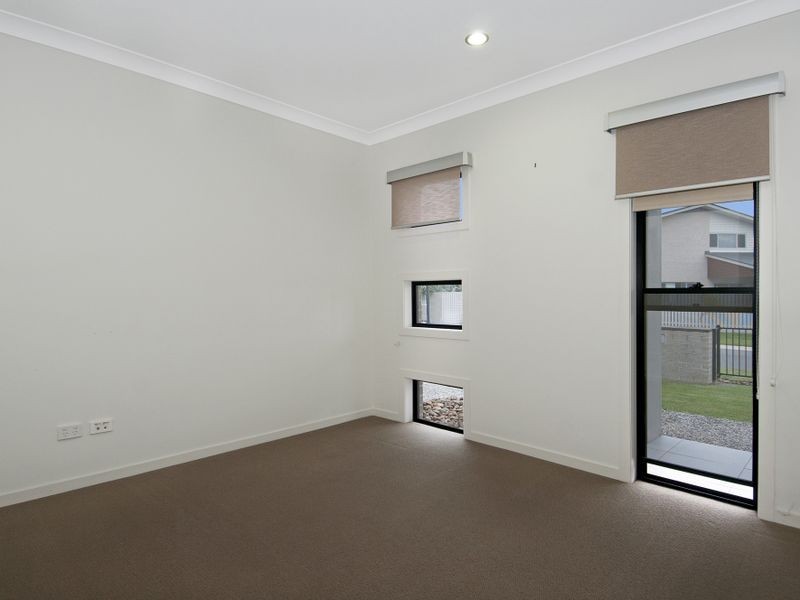 26 Pebble Beach Drive, Windaroo QLD 4207