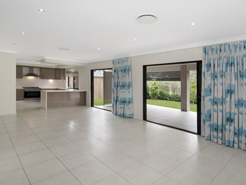 26 Pebble Beach Drive, Windaroo QLD 4207