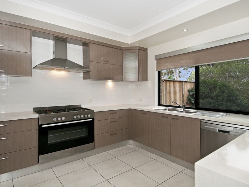 26 Pebble Beach Drive, Windaroo QLD 4207