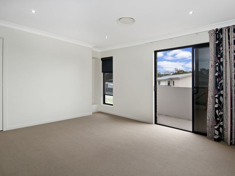 26 Pebble Beach Drive, Windaroo QLD 4207