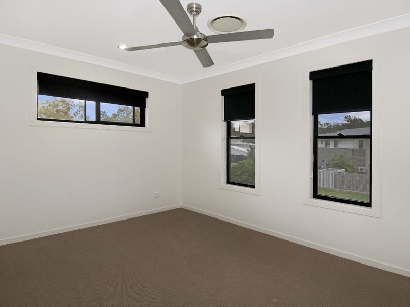 26 Pebble Beach Drive, Windaroo QLD 4207