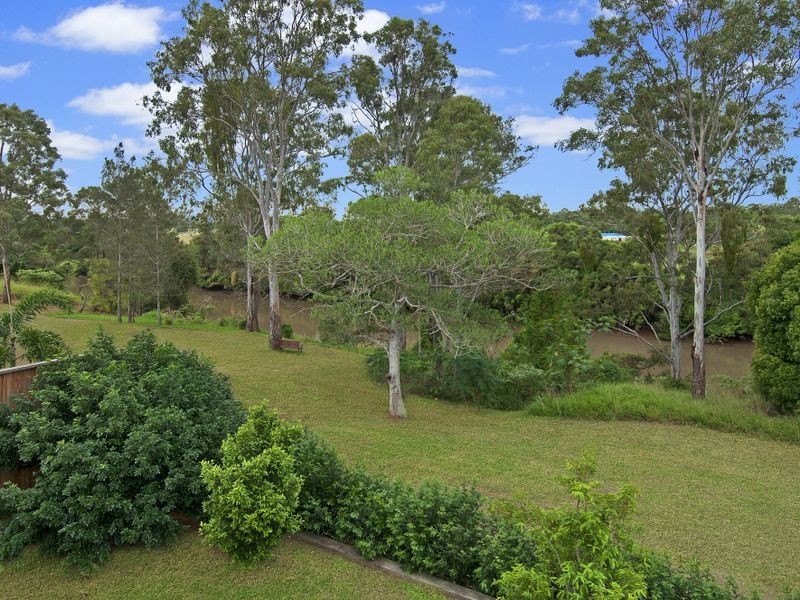 26 Pebble Beach Drive, Windaroo QLD 4207