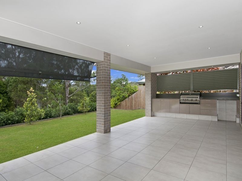 26 Pebble Beach Drive, Windaroo QLD 4207