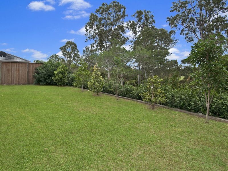 26 Pebble Beach Drive, Windaroo QLD 4207