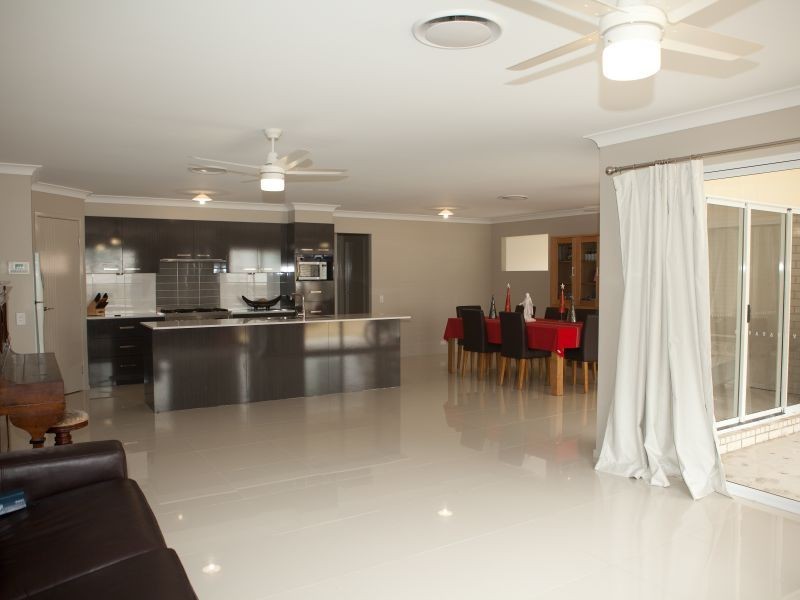 4 Carrawinya St, Waterford QLD 4133