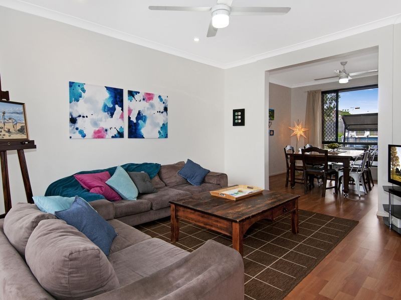 7 Vernon Place, Edens Landing QLD 4207