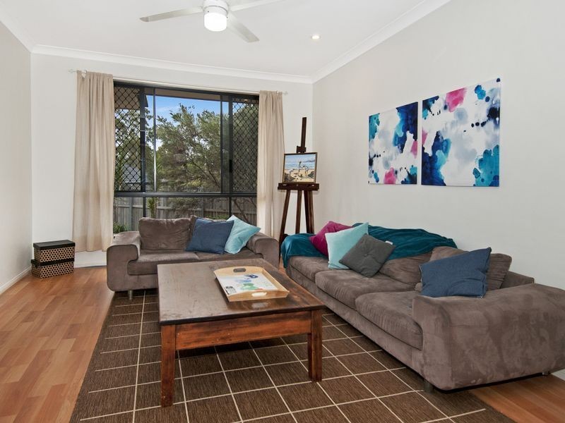 7 Vernon Place, Edens Landing QLD 4207