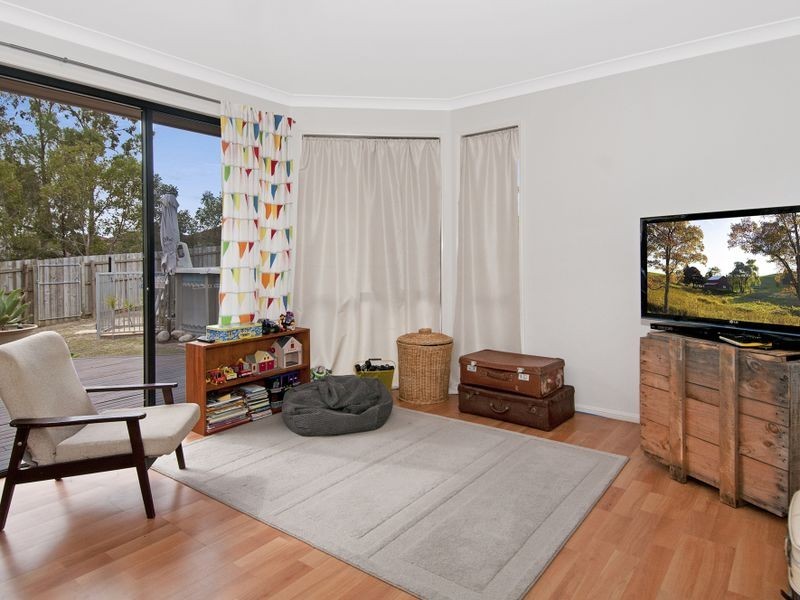 7 Vernon Place, Edens Landing QLD 4207