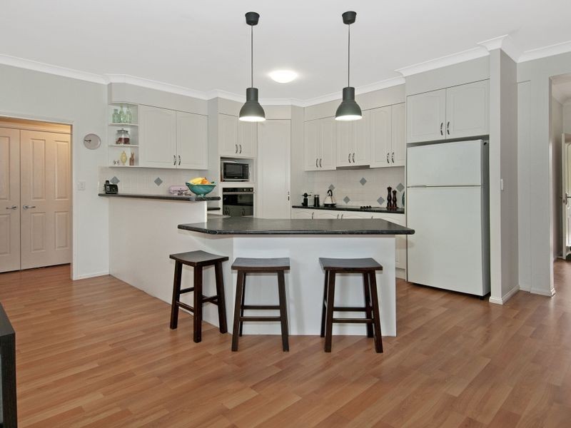 7 Vernon Place, Edens Landing QLD 4207