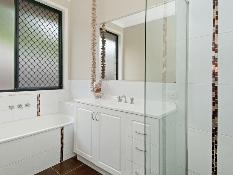 7 Vernon Place, Edens Landing QLD 4207