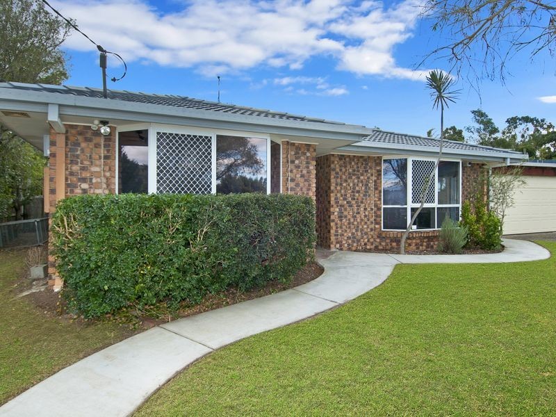 9 Clayton Drive, Edens Landing QLD 4207