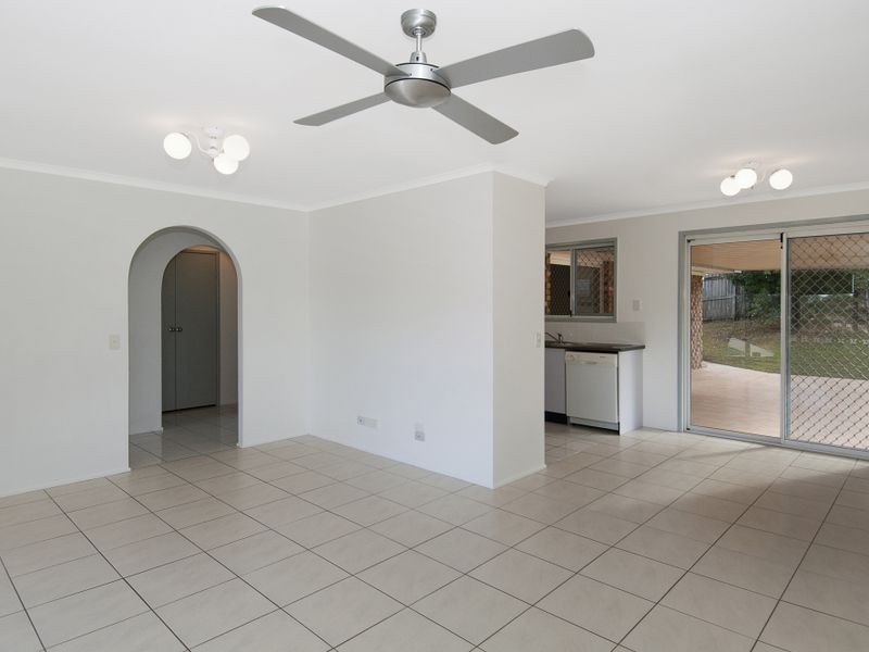 9 Clayton Drive, Edens Landing QLD 4207