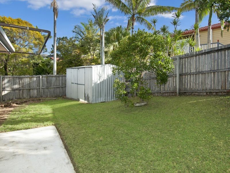 9 Clayton Drive, Edens Landing QLD 4207