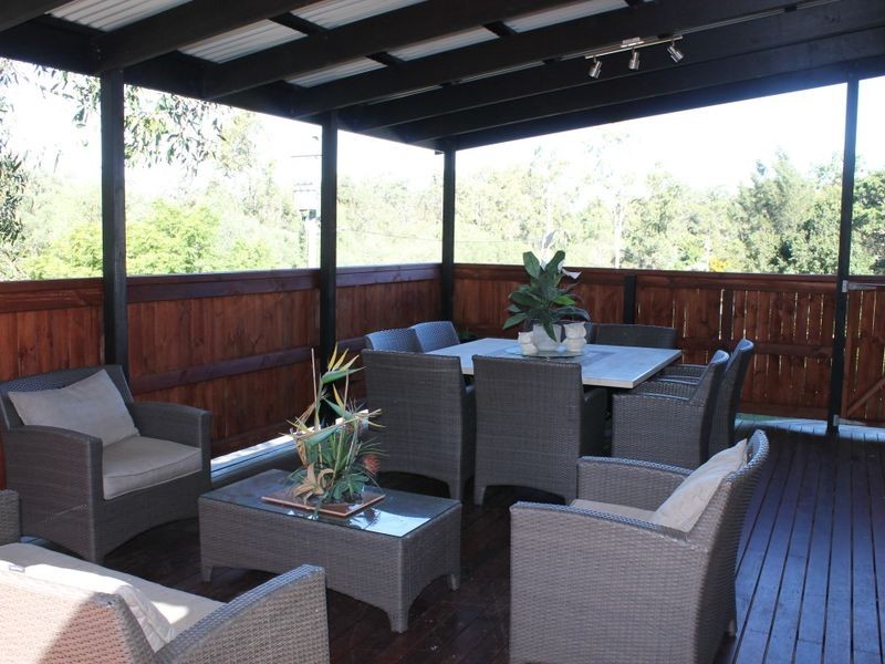 1 Bahrs Point Drive, Bahrs Scrub QLD 4207