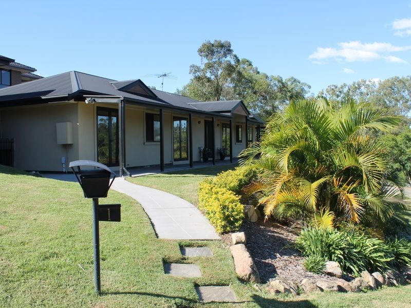 1 Bahrs Point Drive, Bahrs Scrub QLD 4207