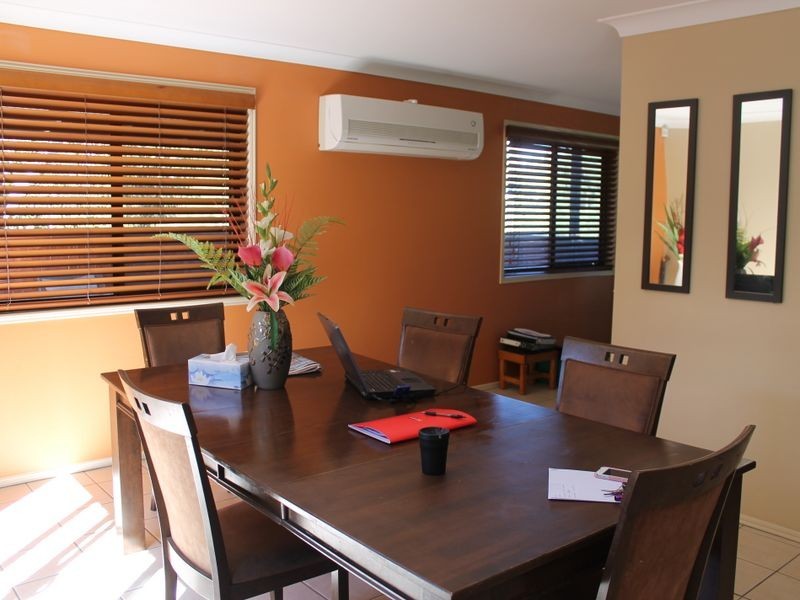 1 Bahrs Point Drive, Bahrs Scrub QLD 4207