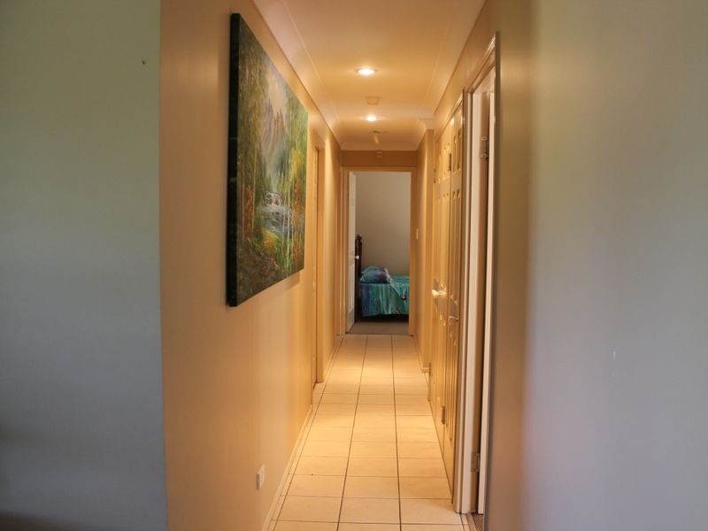 1 Bahrs Point Drive, Bahrs Scrub QLD 4207