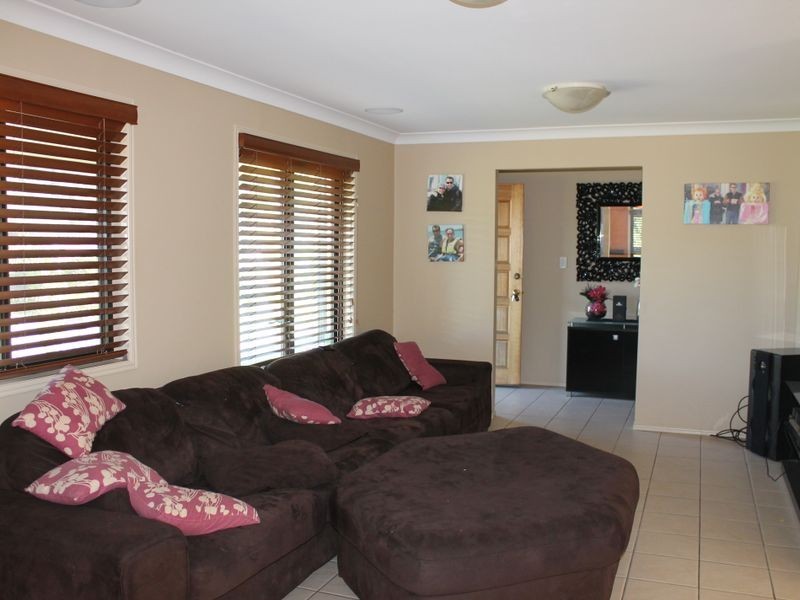 1 Bahrs Point Drive, Bahrs Scrub QLD 4207