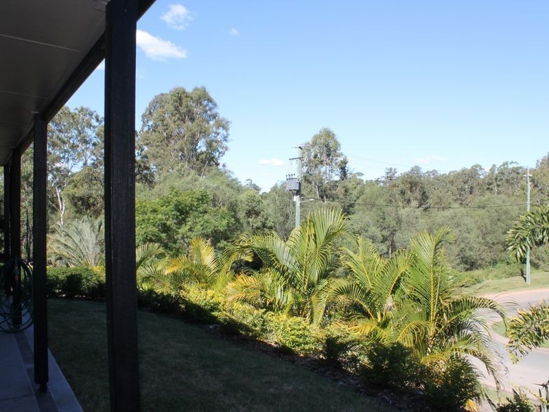 1 Bahrs Point Drive, Bahrs Scrub QLD 4207