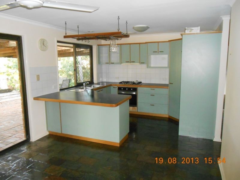 3 Settlers Place, Edens Landing QLD 4207