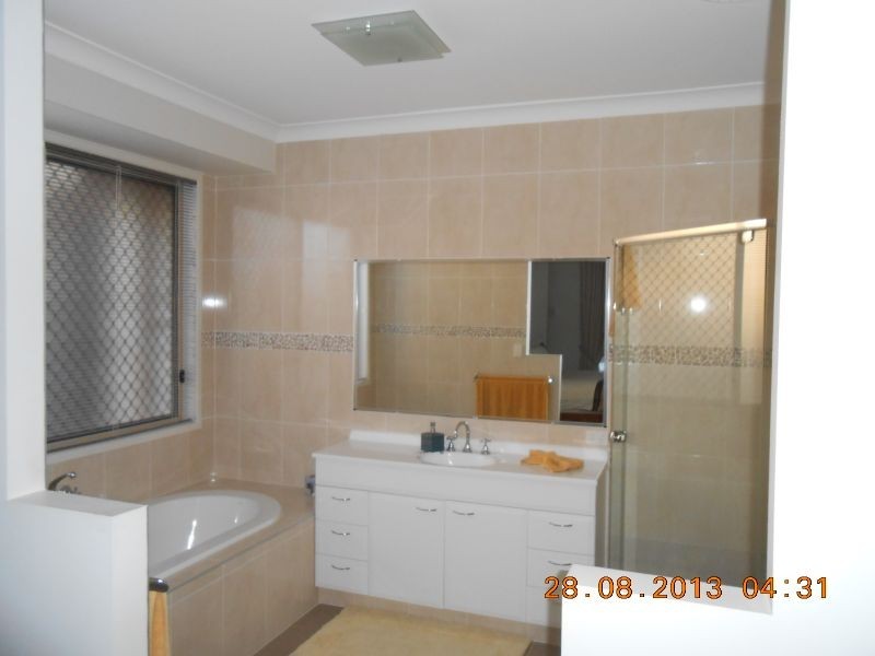 27 Riverside Tce, Windaroo QLD 4207