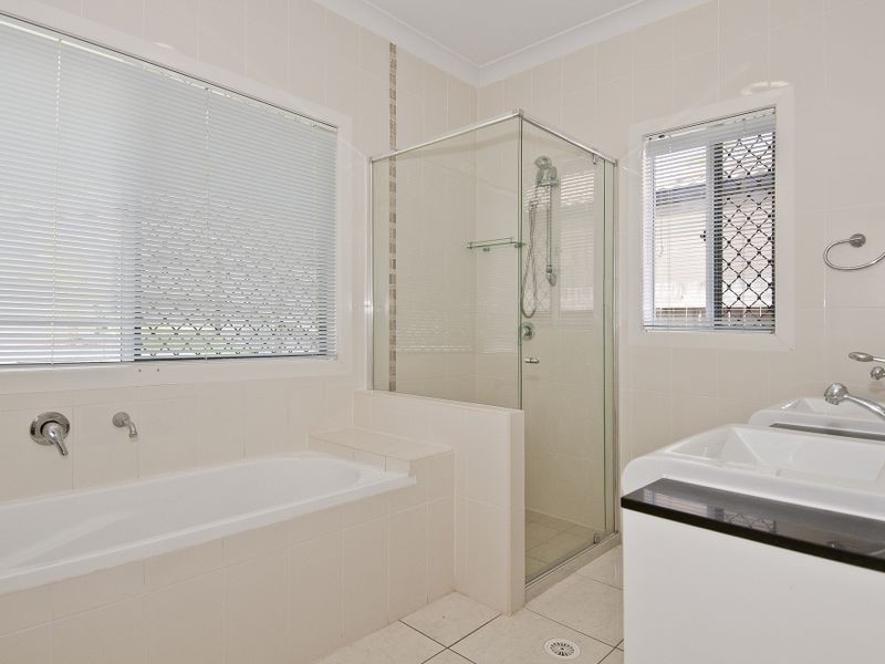 6 Sanctuary Parkway, Waterford QLD 4133