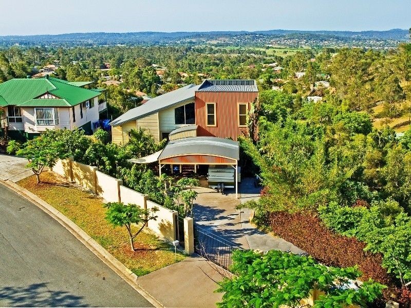 6 Hillside Crescent, Edens Landing QLD 4207